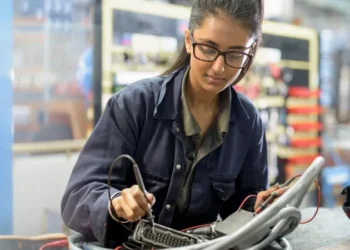 UK jobs vacancies fall as market cools