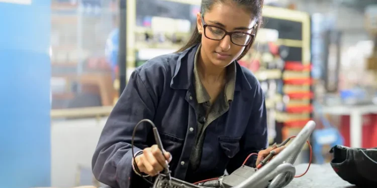 UK jobs vacancies fall as market cools