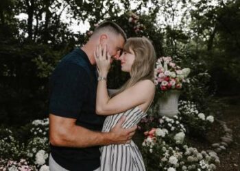 Taylor Swift, Travis Kelce officially engaged