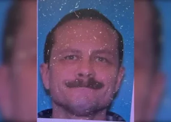 Police hunt for man after four persons killed in Montana bar