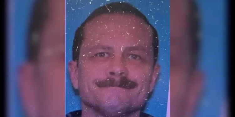 Police hunt for man after four persons killed in Montana bar