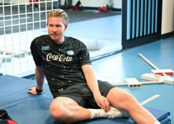 De Bruyne aims for 25th trophy