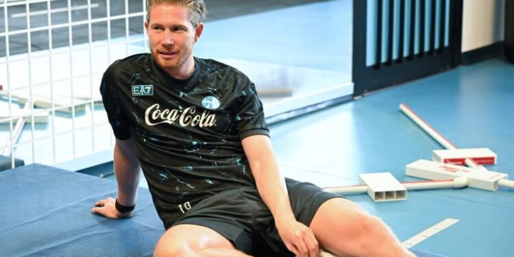 De Bruyne aims for 25th trophy