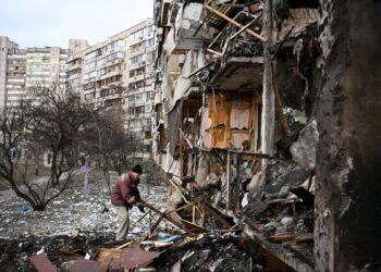 Russian strikes pound Kyiv, killing a child, seven others