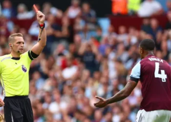 10-man Aston Villa hold Newcastle without striker Isak to draw