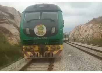 BREAKING: Abuja-Kaduna train derails, leaves over 100 stranded