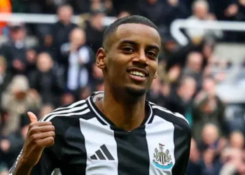 Liverpool strike British record £125m fee for Isak