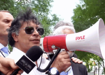 US revokes Colombian presidents visa after calling for mutiny against Trump