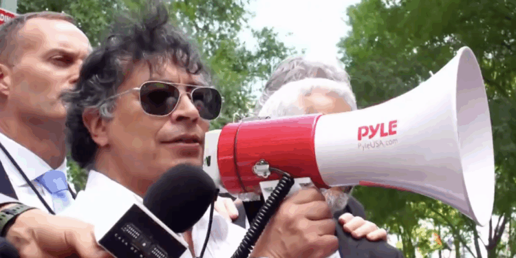 US revokes Colombian presidents visa after calling for mutiny against Trump