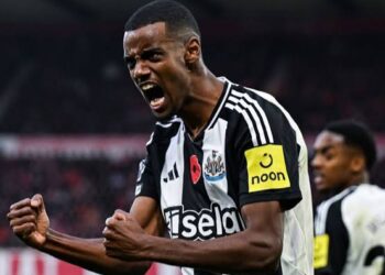 Liverpool agree British record £125m fee with Newcastle for Isak