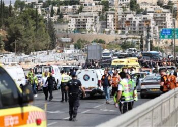 Palestinian gunmen shoot six dead, injure 20 at Jerusalem bus stop
