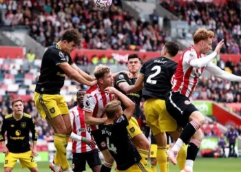 Fernandes fails to score penalty as Brentford beat Man Utd