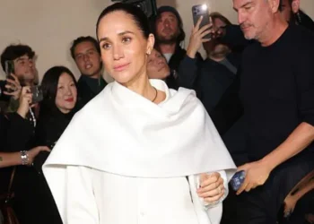 Meghan makes appearance at Paris Fashion Week