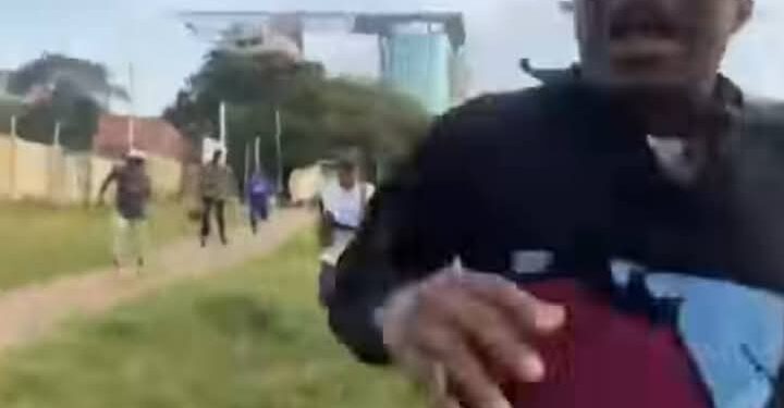 Security disperse #FreeNnamdiKanuNow protest with teargas, gunshots as Sowore, others flee