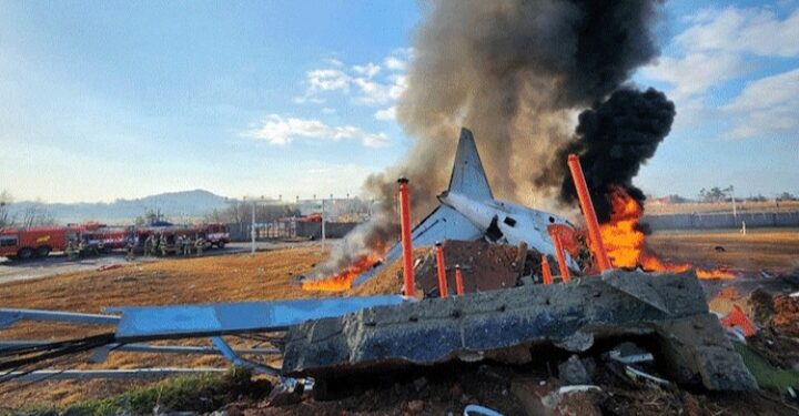 All passengers feared dead as tourist plane crashes