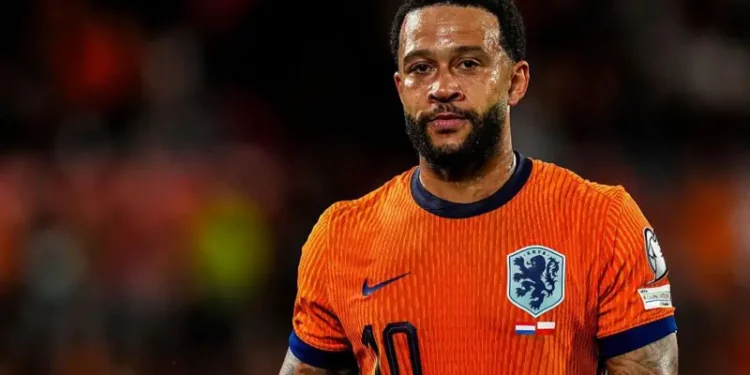 Depay late for Dutch duty over stolen passport