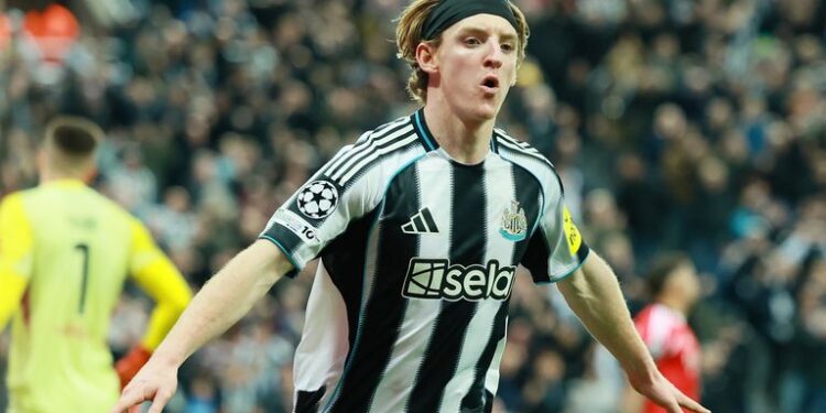 Newcastle cruise to victory over Mourinho-led Benfica in Champions League.