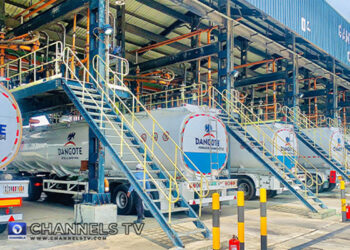 Dangote refinery reduces ex-depot price of petrol to N828 per litre