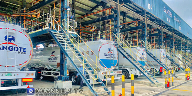 Dangote refinery reduces ex-depot price of petrol to N828 per litre