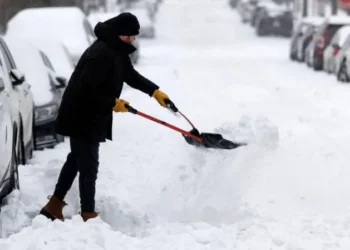Seven dead, 800,000 without power as major winter storm hits US