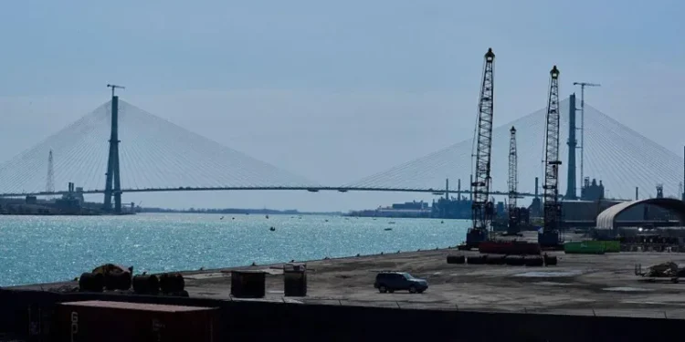 Trump threatens to block opening of US-Canada bridge