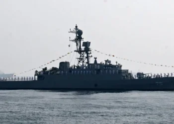 US submarine shows might by sinking Iranian warship in Indian Ocean