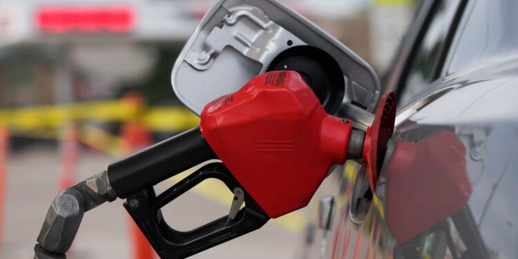 Petrol price per litre hits N1,040 in Lagos, N1,080 in Abuja