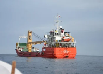 Iran closes Strait of Hormuz again