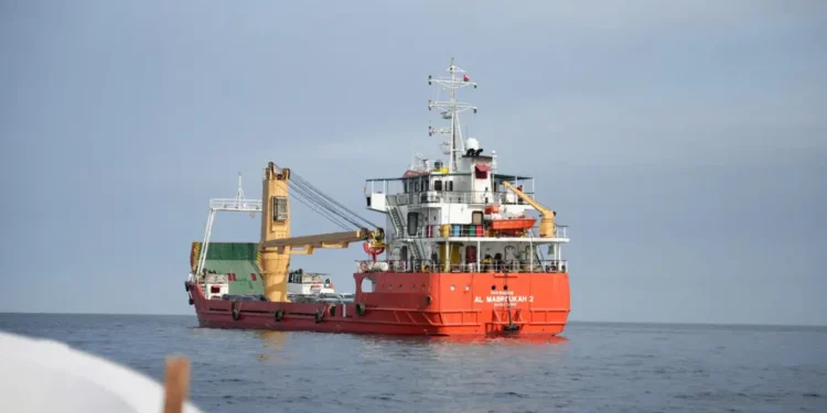 Iran closes Strait of Hormuz again