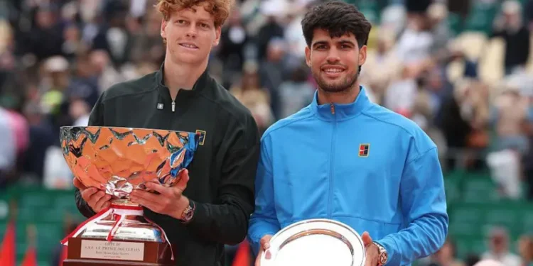 Sinner defeats Alcaraz to return to world top spot