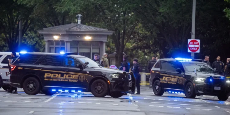 Suspect killed after opening fire on Secret Service near White House