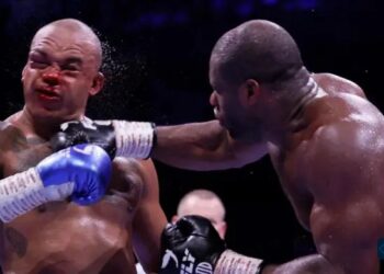 Dubois dethrones Wardley despite surviving two knockdowns