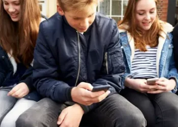 UK to ban under-16s from social media from 2027