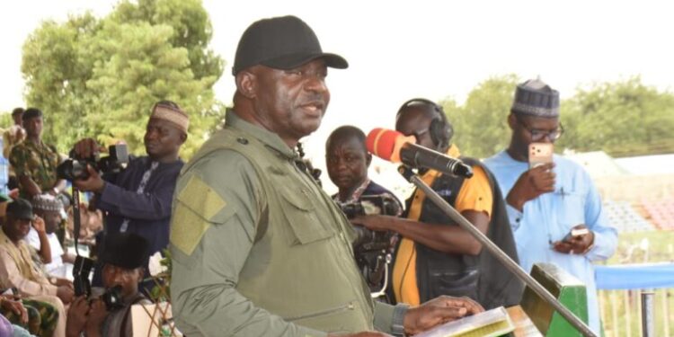 Defence minister Musa says FG has raised soldiers’ minimum monthly salary from N49,000 to N100,000